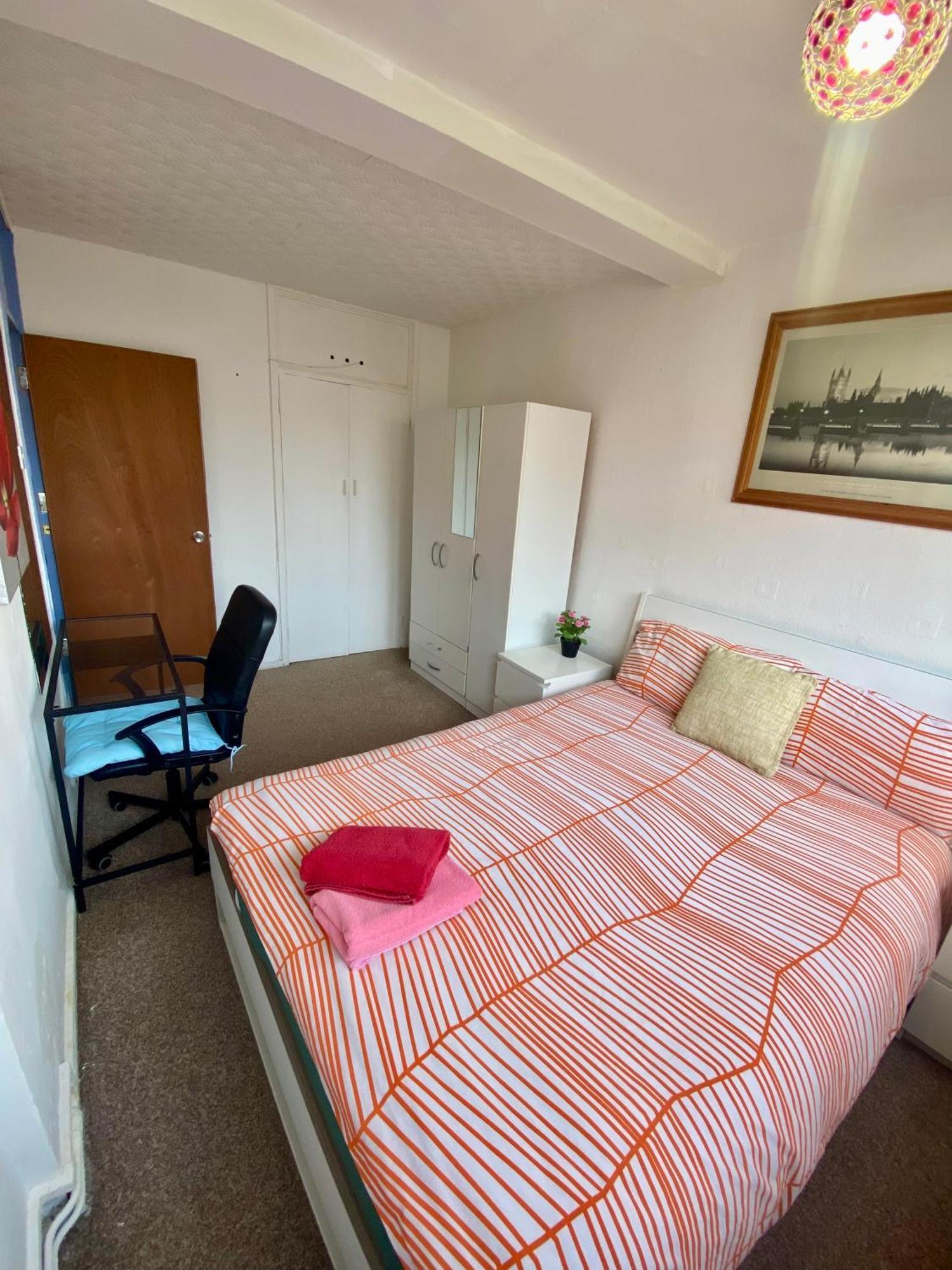 Cosy 3 Bed Apt, Old Truman Brewery! Brick Lane, London, E1 Экстерьер фото