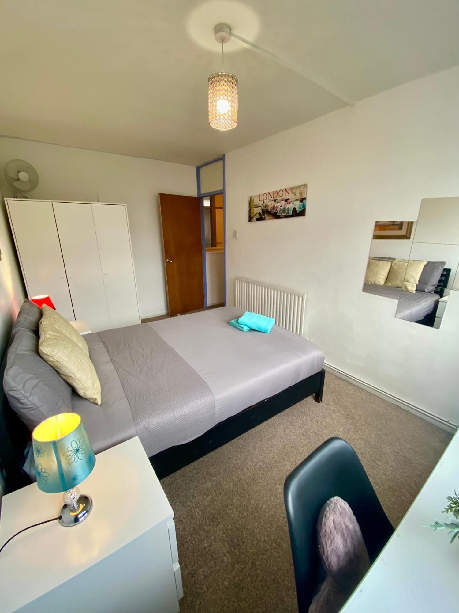 Cosy 3 Bed Apt, Old Truman Brewery! Brick Lane, London, E1 Экстерьер фото