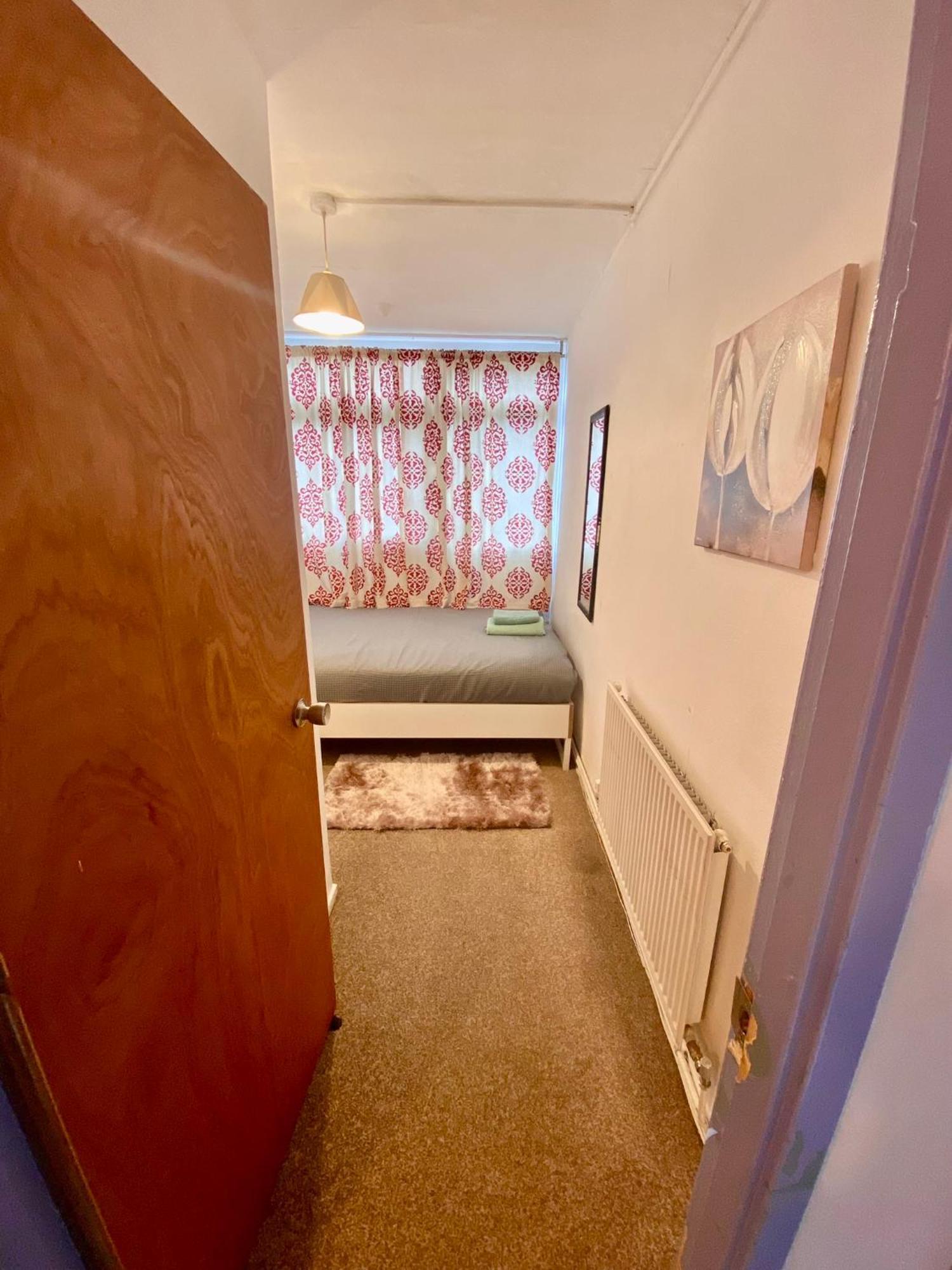 Cosy 3 Bed Apt, Old Truman Brewery! Brick Lane, London, E1 Экстерьер фото
