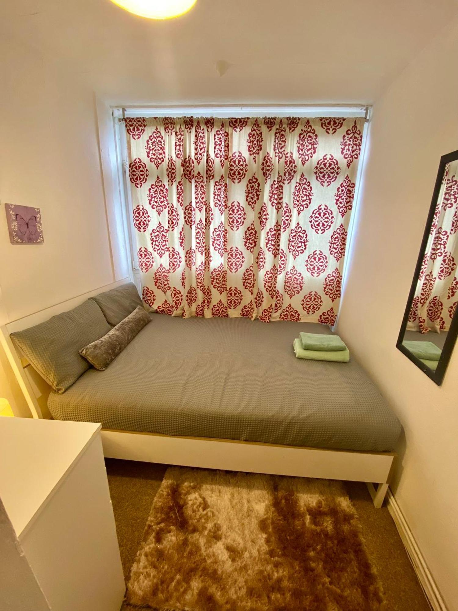 Апартаменты Cosy 3 Bed Apt, Old Truman Brewery! Brick Lane, London, E1 Экстерьер фото