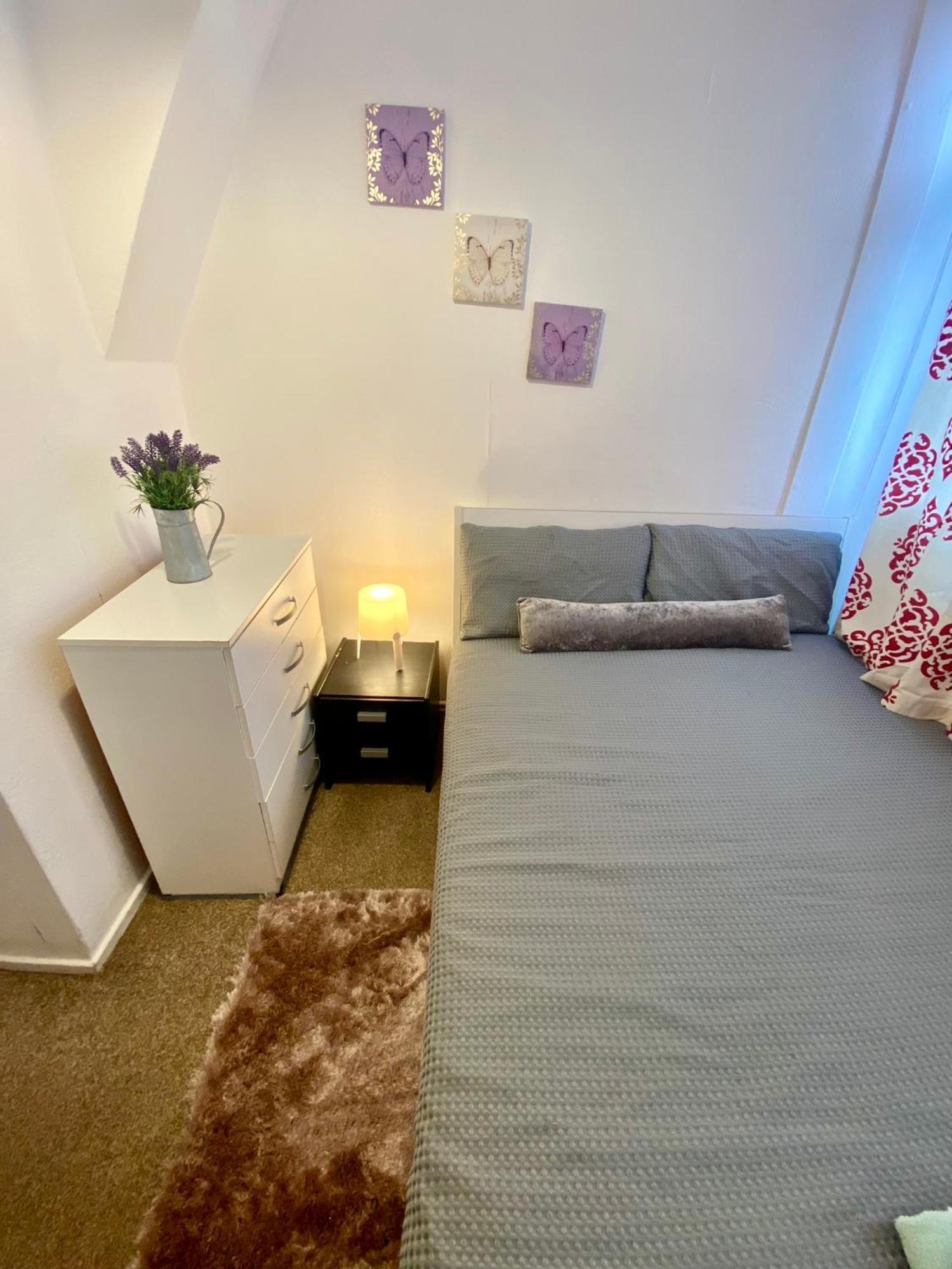 Апартаменты Cosy 3 Bed Apt, Old Truman Brewery! Brick Lane, London, E1 Экстерьер фото